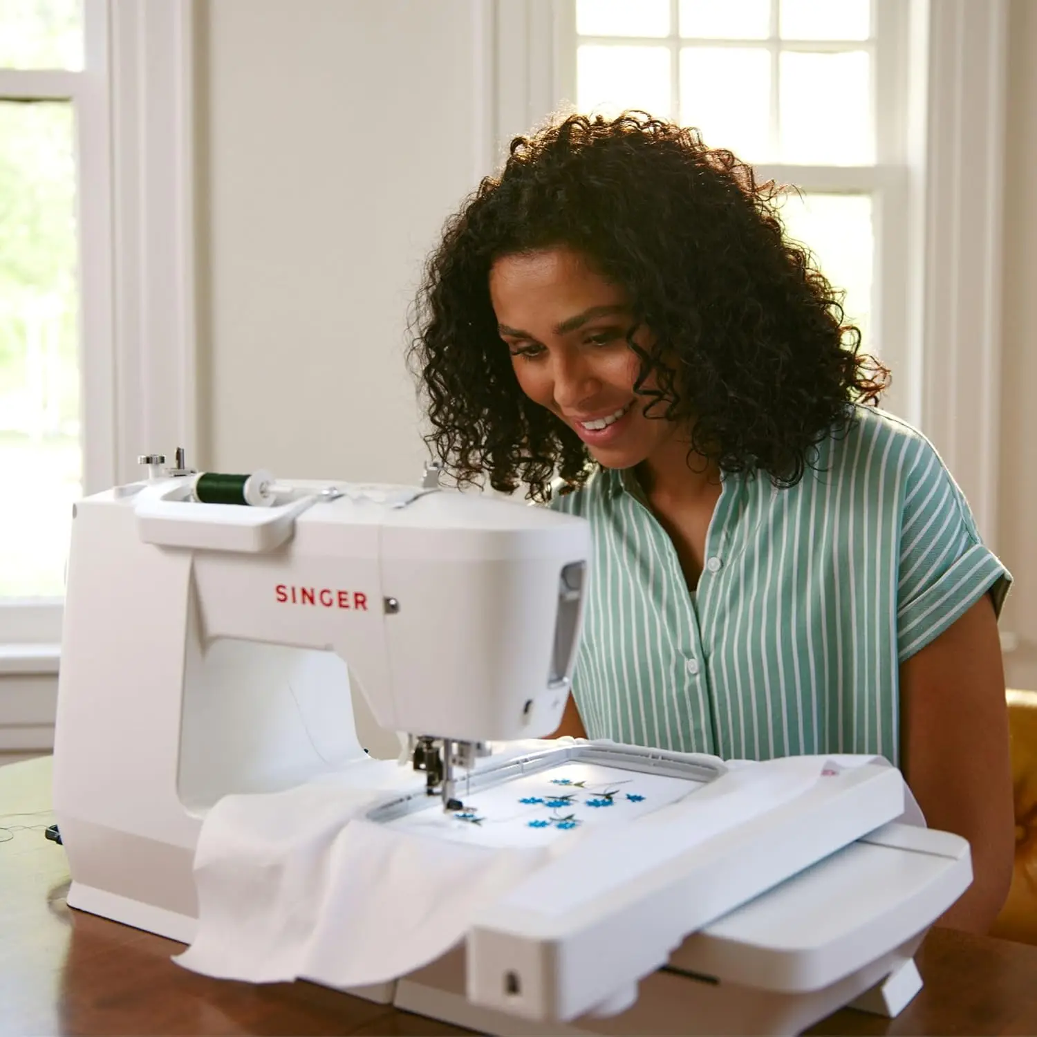 Sewing and Embroidery Machine Automatic Needle Threader Large Embroidery Area Easily with The Push of A Lever.
