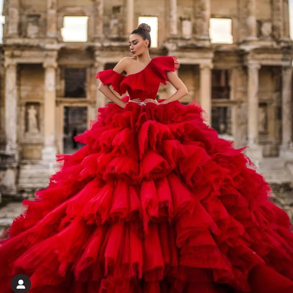 

Chic Fluffy Tulle Wedding Dress Red Fashion Off The Shoulder Draped Ruffles Pleated Ball Gowns Court Train Elegant Bride Dresses