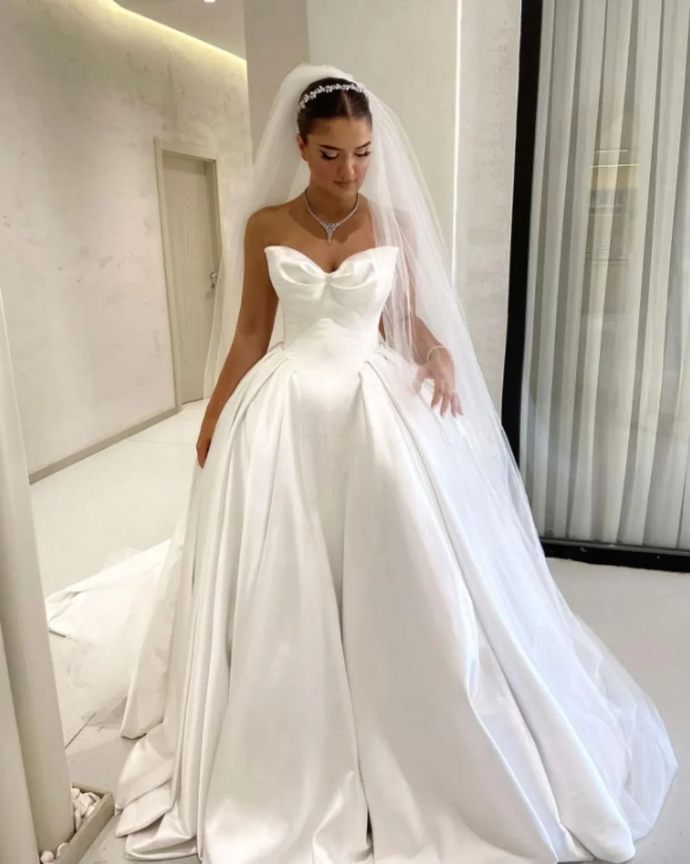 

Simple A Line Wedding Dresses for Bride Strapless Neck Satin Boho Formal Feast Wear Bridal Gowns Sweep Train Vestidos De Novia
