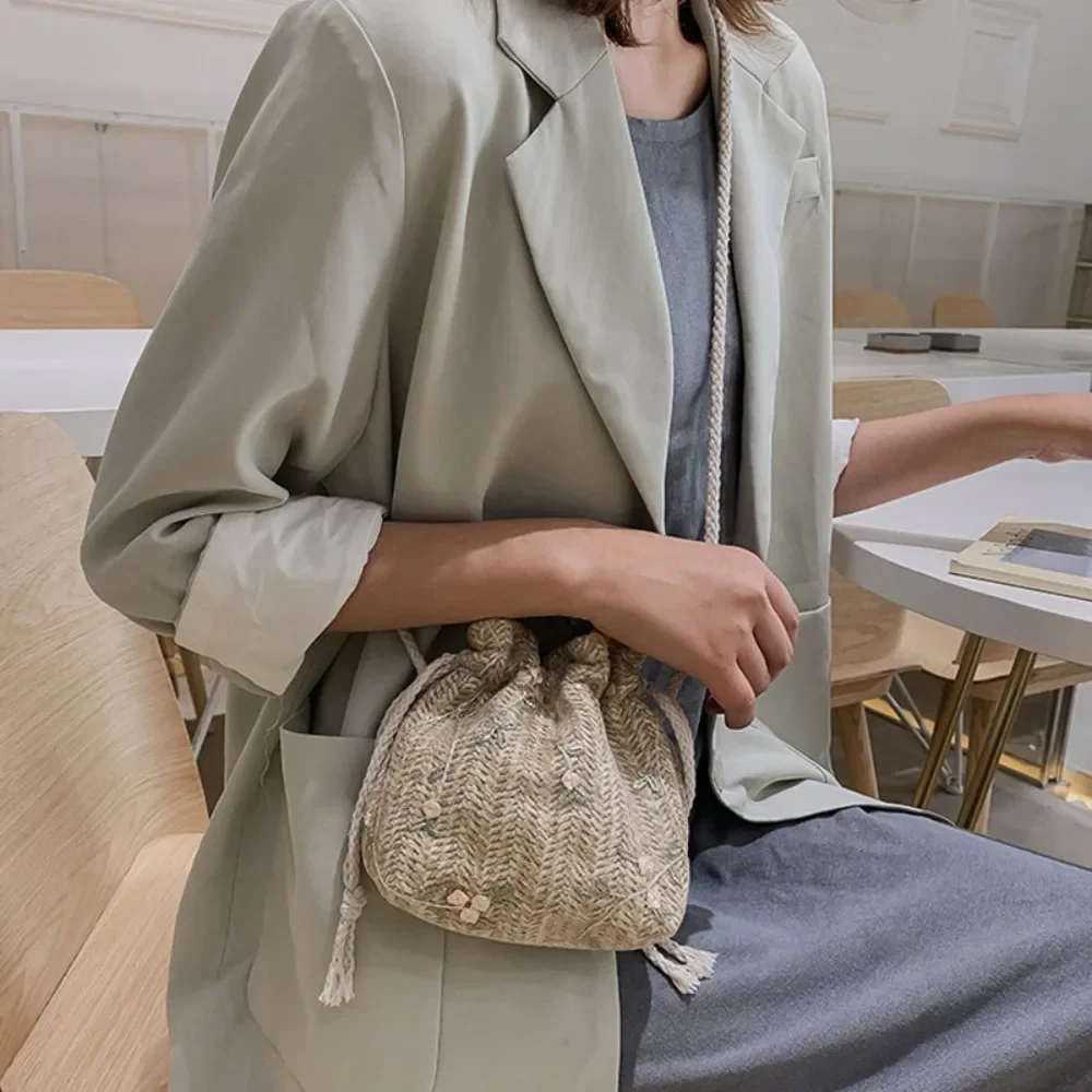 Fashion Small Shoulder Bags Women Beach Straw Woven Flower Embroidery Bags Ladies Lace Crossbody Handbags Drawstring Bucket Bag