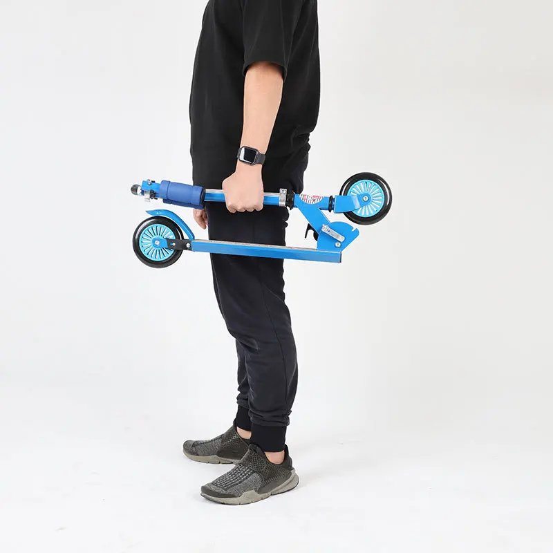 Children's Scooter Can Be Lifted and Folded and The Scooter Has Two Wheels To Go Out Play Sports Pedal