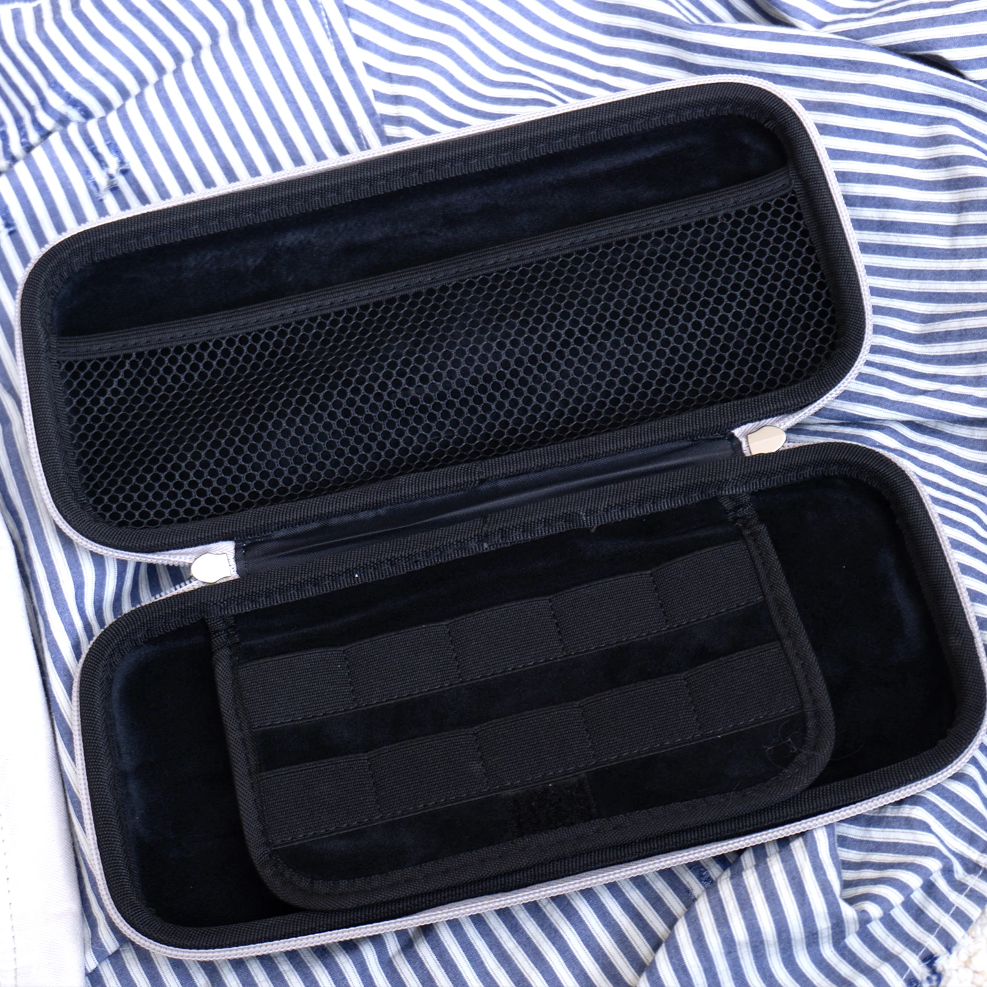 닌텐도 스위치 OLED 호환 데님 하드 케이스 - 레트로 청바지 스타일 보호 휴대용 박스 (게임 카드 슬롯 10개 포함)