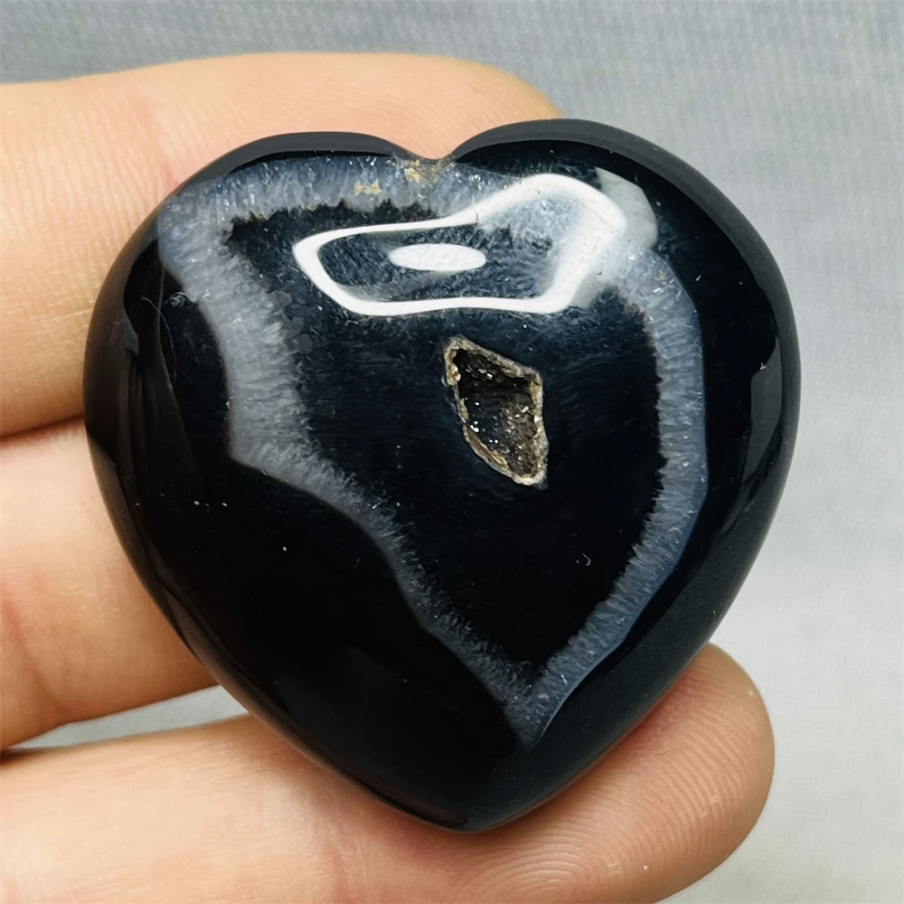 Natural Rock Black Geode Heart-shaped Agate Crystal Cluster Quartz Witch Prayer Meditation Divination Crystal  gemstones Healing