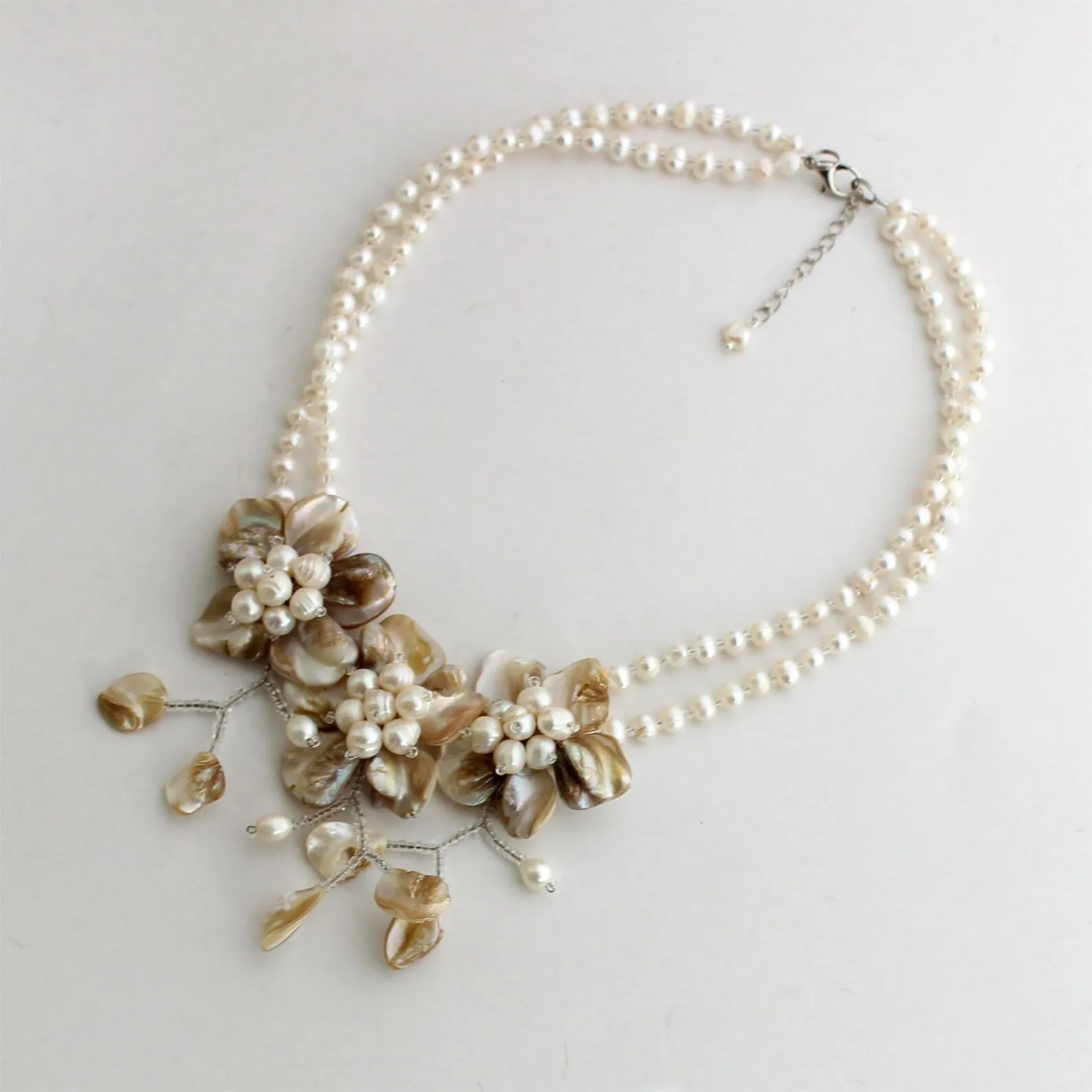 Women's Three Flower  Baroque Shell Necklace