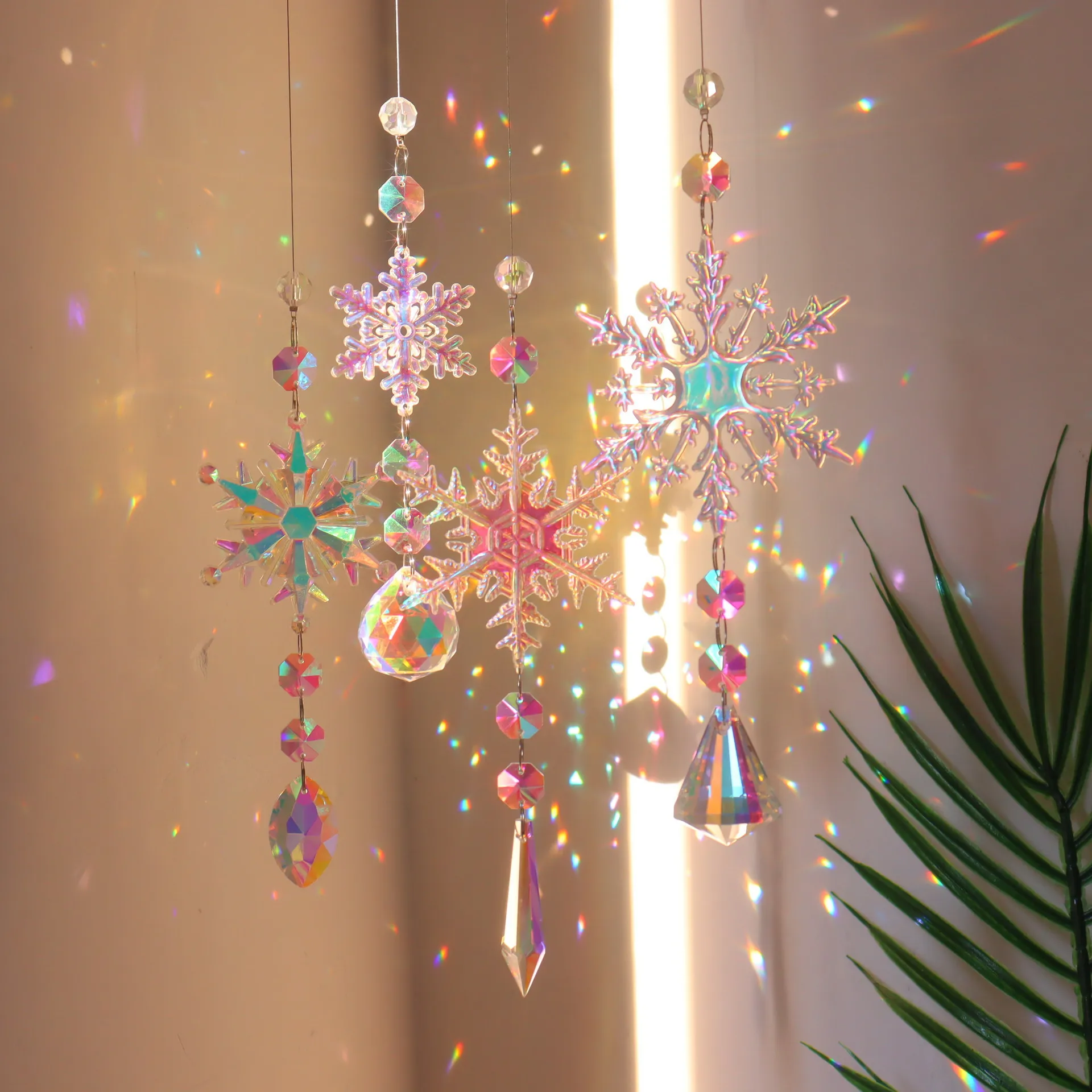 4 pcs Crystal Suncatcher Christmas Tree Ornaments ,Snowflake Crystal Hanging Ornaments for Tree Party Decor Window Garden Decor