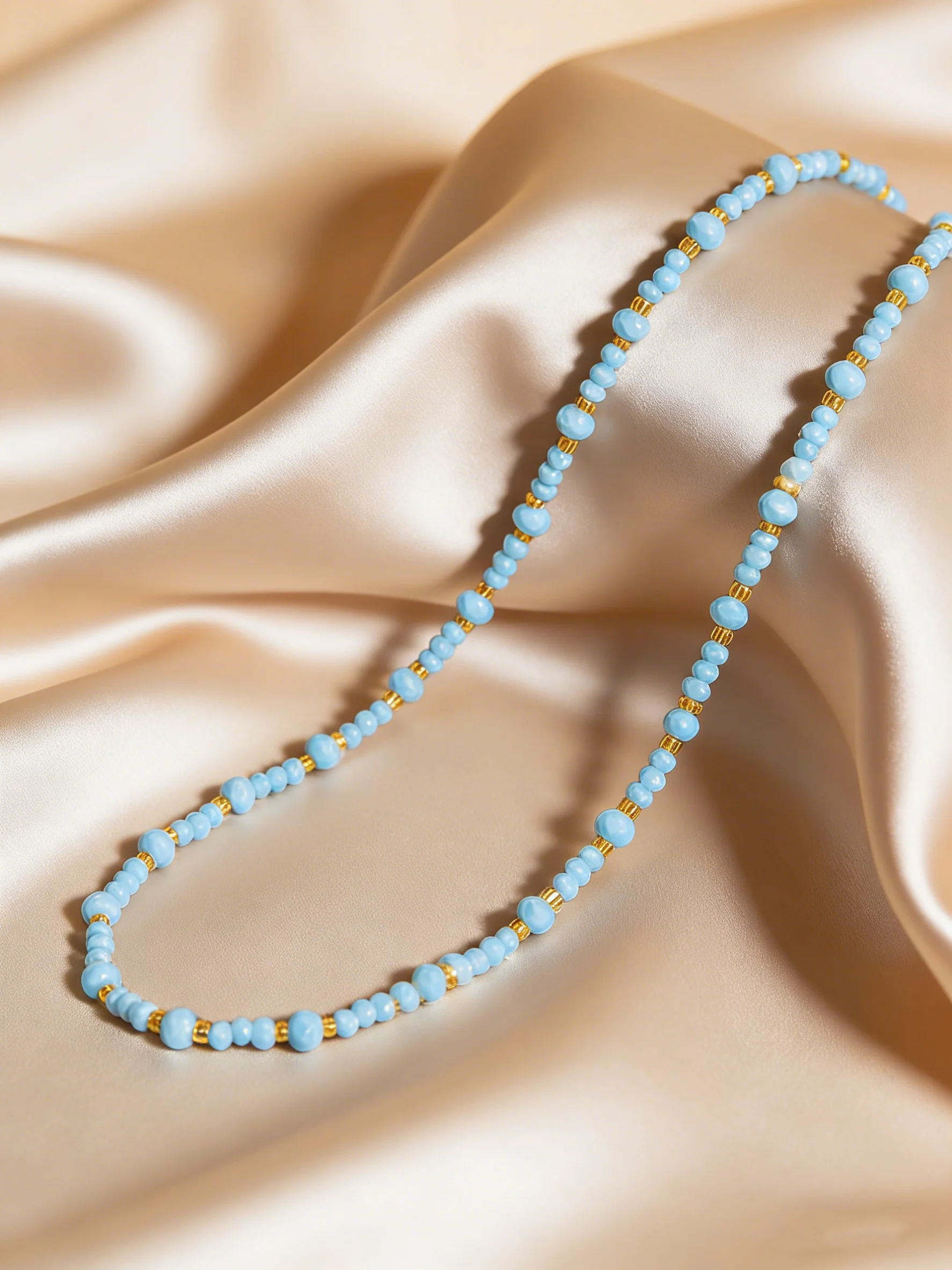 Modische Boho Blaue Reisperlen-Halskette für Frauen, Edelstahl Perlenkette, Sommer-Schmuck Accessoires Geschenke