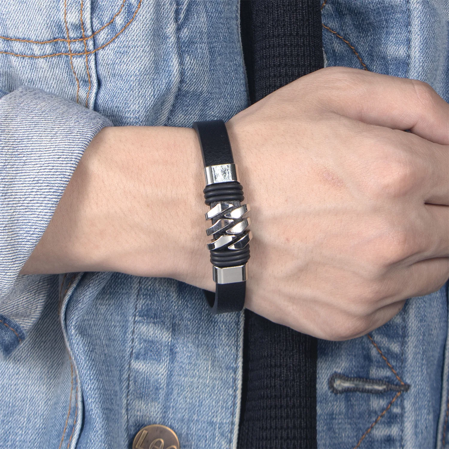 

Light luxury fashion leather alloy charm bracelet for men