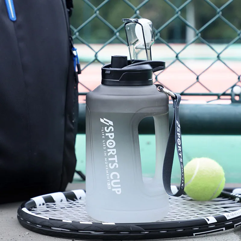 Straight Drinking Frosted Gradient Large Capacity Bucket Water Bottle with Straw Sports Water Bottle,Sports Bottle Water Bottle