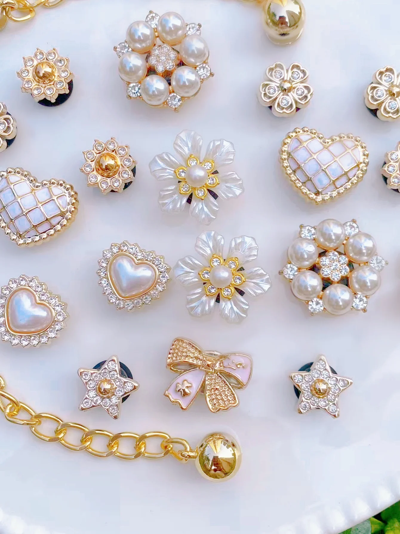 22 goldene Perlenketten, herzförmig, kleine Blumen, Schleifen, Sterne und andere DIY-Schuhschnallendekorationen, multifunktionale Schuhclips – Detail 5