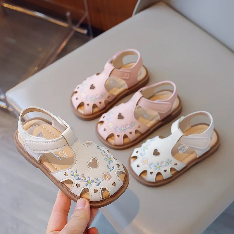 

Girl Baby Sandals Spring Summer New Embroidered Closed Toe Soft Sole Chinese Style Flats Princess Shoes