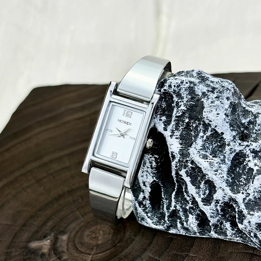 Elegant Rectangular Bracelet Watch for Women with Curved Strap: A Timeless Accessory - 5