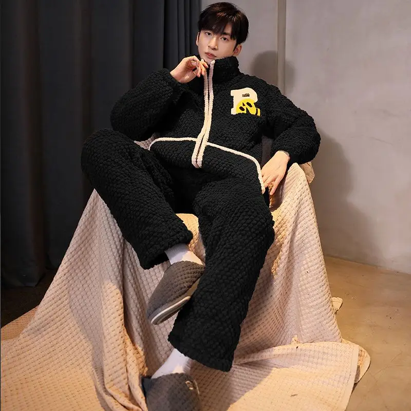 Рисунок 4 - Мужская пижама, зимняя одежда для