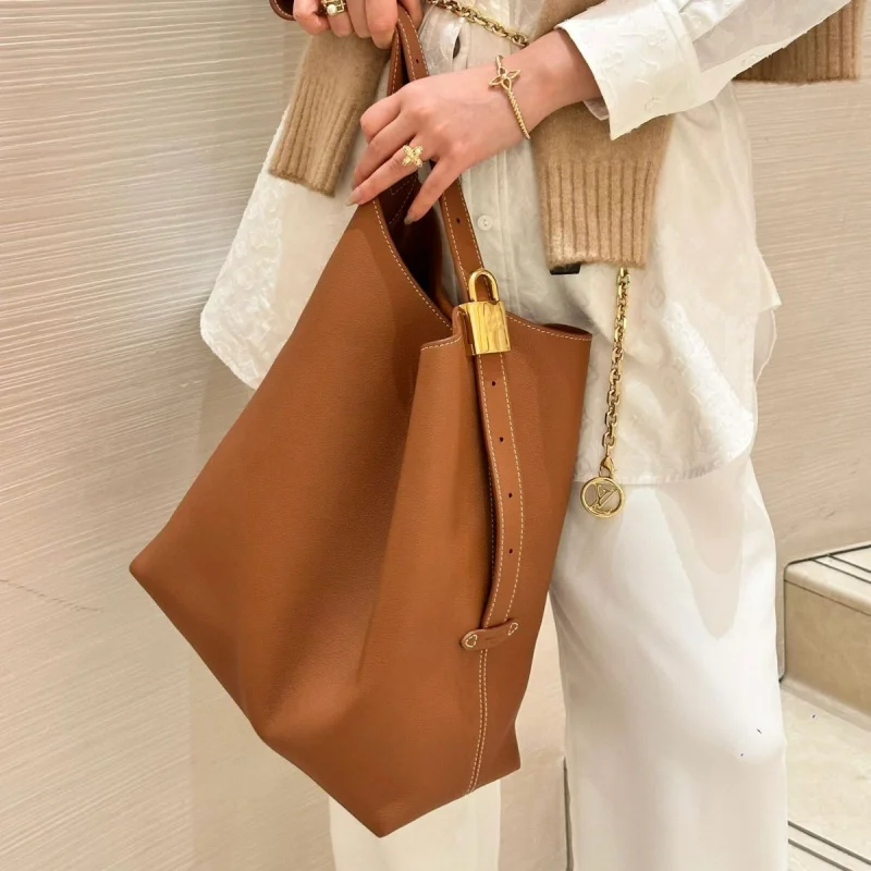 Cowhide Tote Large Capacity Bucket Bag Fashion Commuter Shoulder