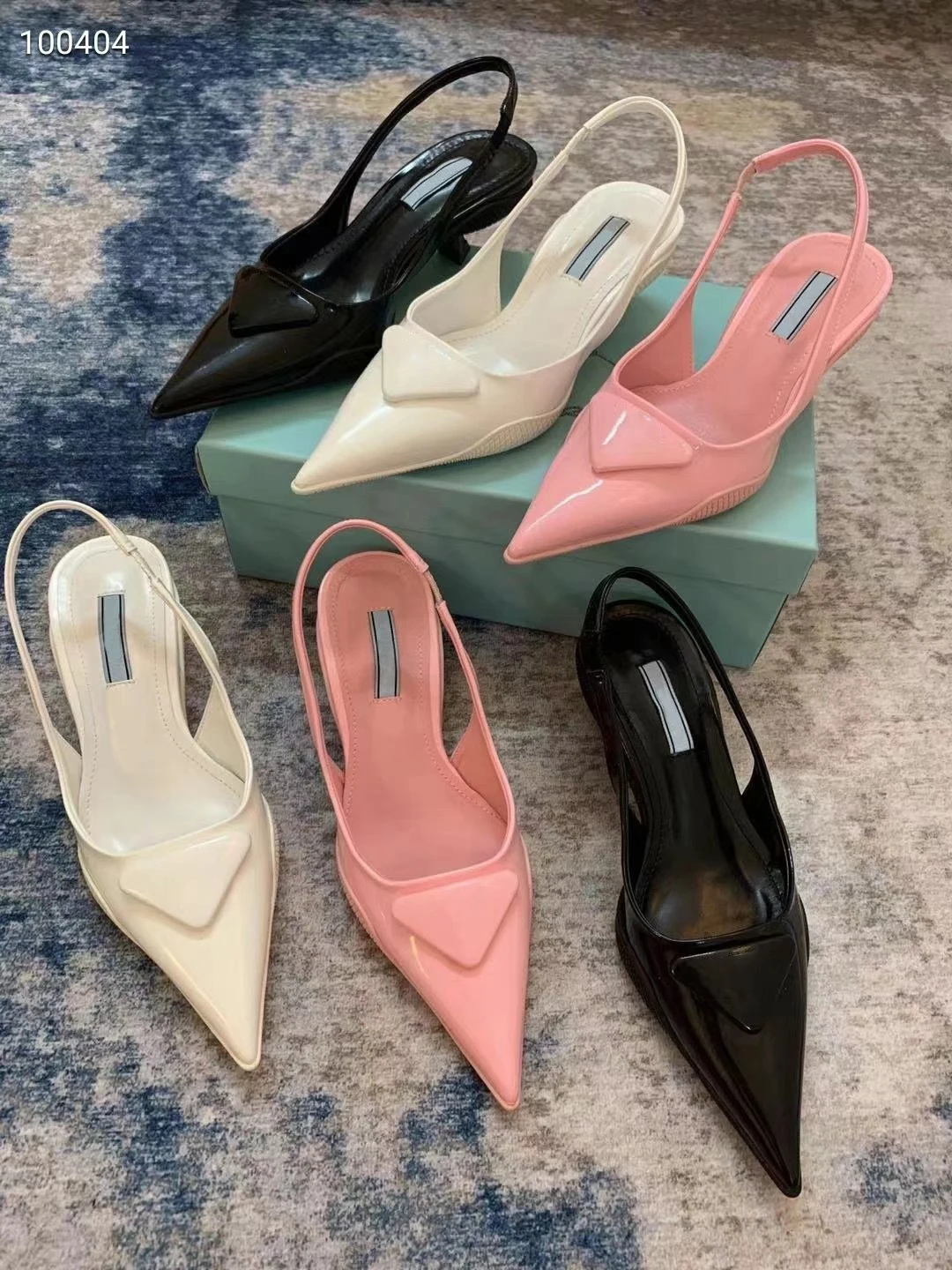 

Luxury design, sharp toe, smooth tongue, unconventional rubber sole, highly functional design, triangular design, women shoes