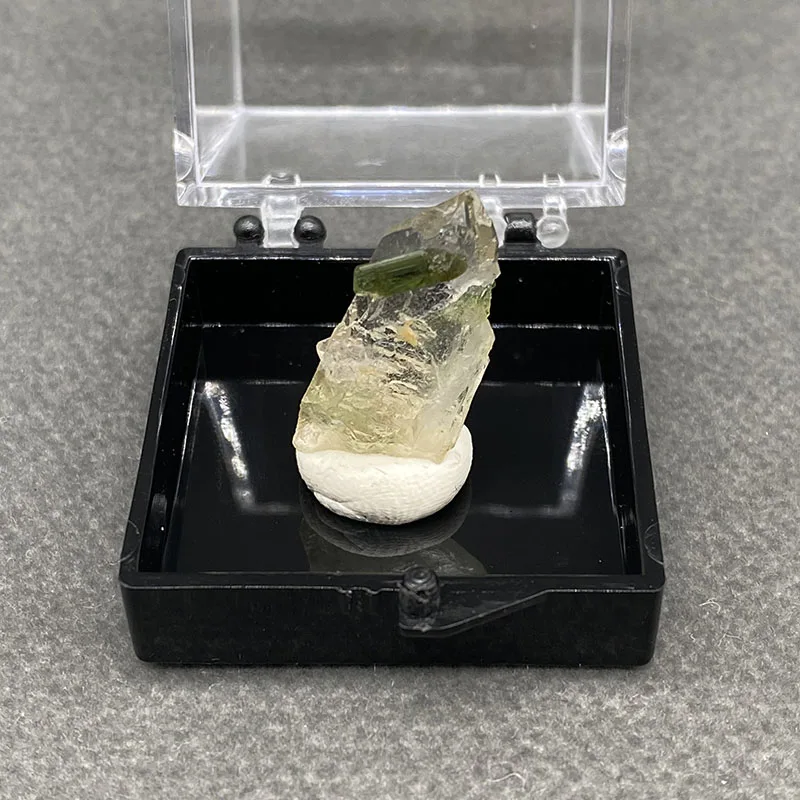 100%  Natural Green tourmaline Mineral Specimens Stones and Crystals Healing Crystal   +Box size:35*35*35 mm