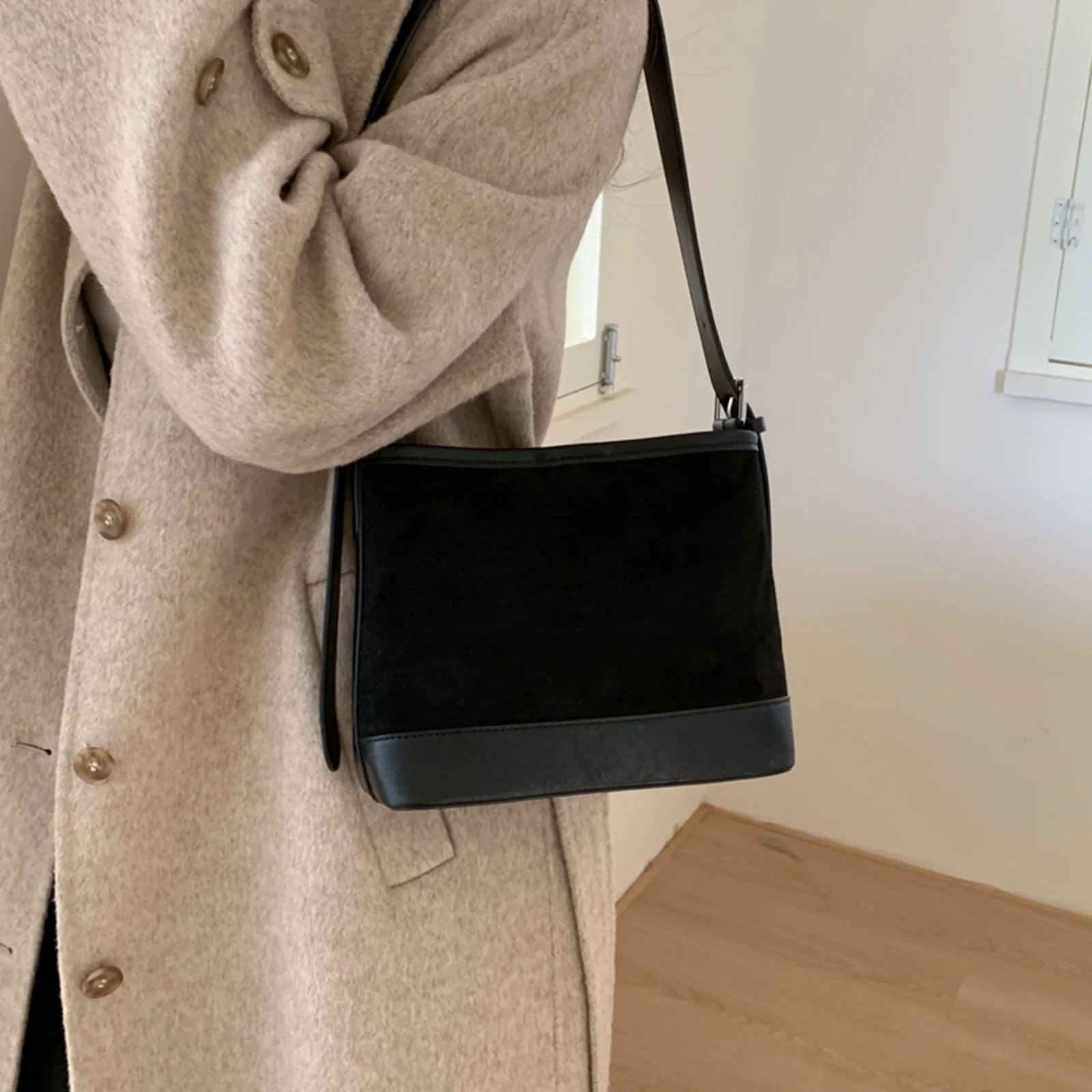 Women Girls PU Leather Bucket Shoulder Bags with Zipper Underarm Shoulder Bag Patchwork Shoulder Bag for Dating School Shopping