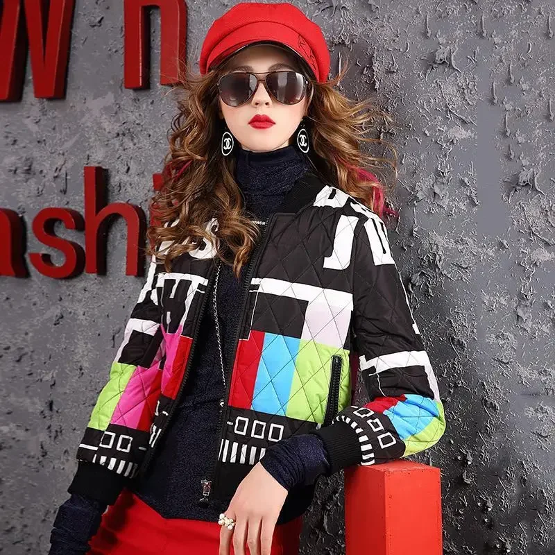 Рисунок 2 - Зимнее плотное женское короткое пальто