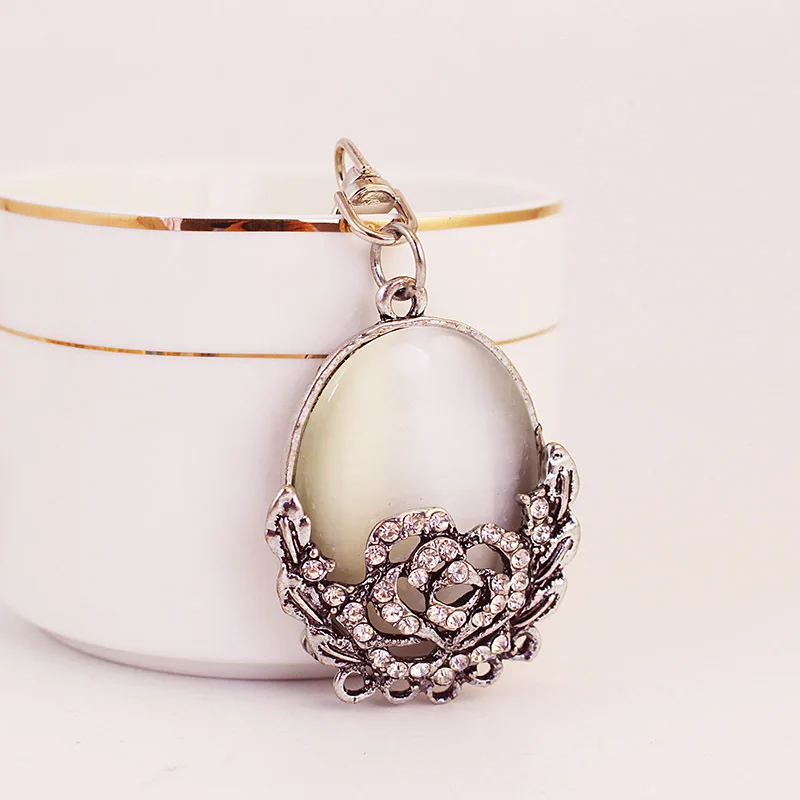 

Adorable Stylish Floral Shaped Keychain Pendant