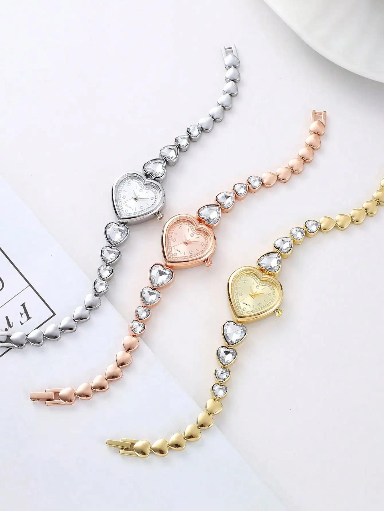 Ladies' Fashion And Exquisite Heart-Shaped Dial Quartz Watch for Women（Without Box）