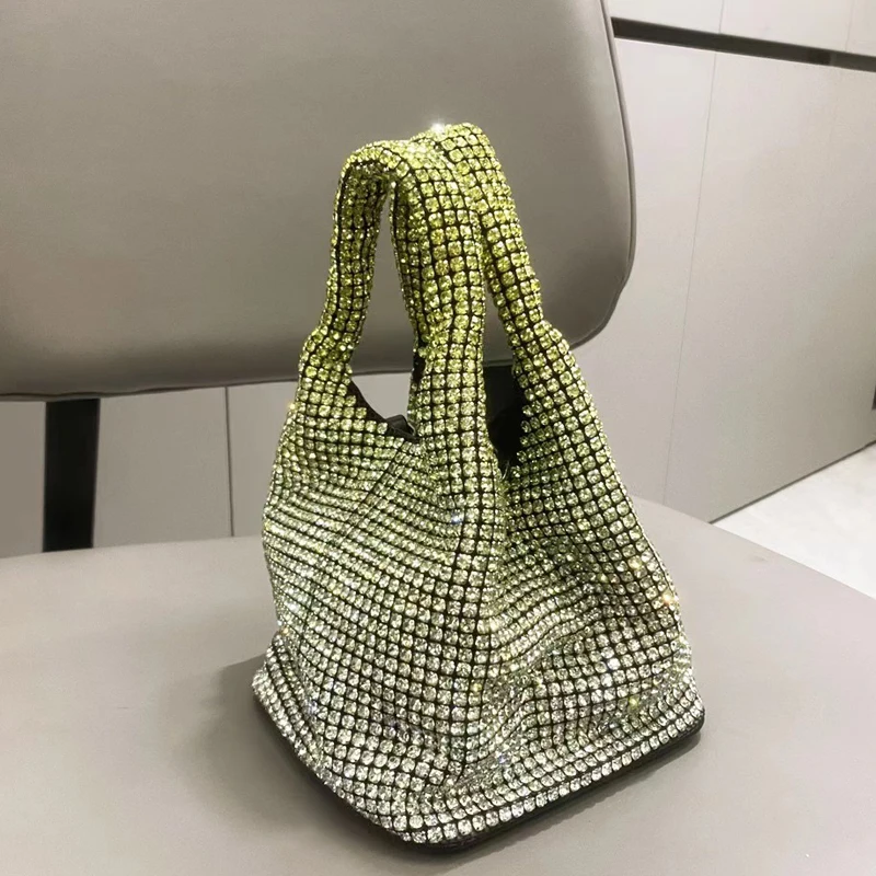 Mini bolsos de noche tipo cubo para mujer, bolso de mano y monedero de diseñador de lujo, novedad de 2024, con correa de cadena de diamantes de imitación brillantes para PC