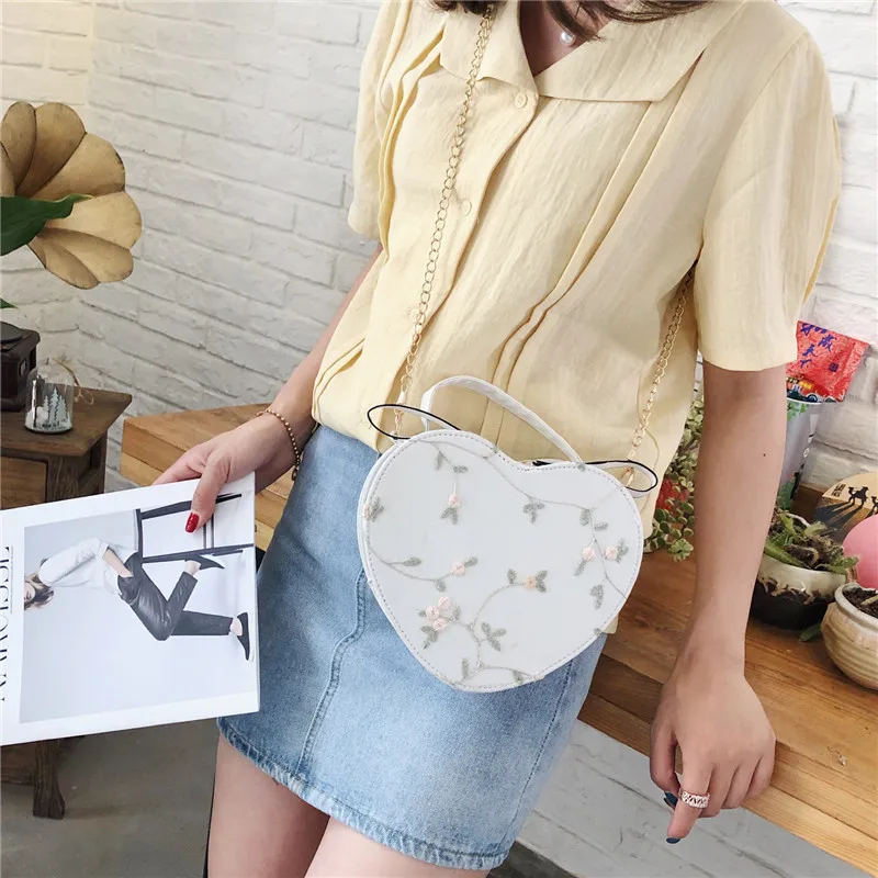 Piccola borsa a tracolla floreale in ecopelle per donna con cuore_voghion.com