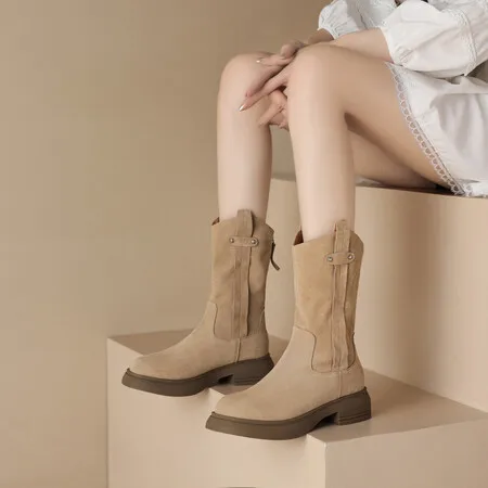 

Women's Boots Are Made of Cowhide Suede Material, with A Pigskin Lining and TPR Sole Material, in A Return To Work Style