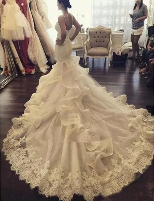 

Sexy Customized Appliqued Puffy Tail Mermaid Wedding Dress Royal Train Spaghetti Straps Backless Bridal Gown