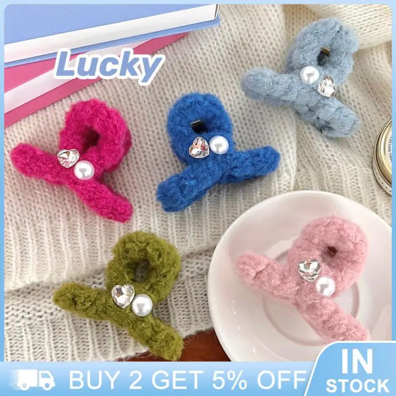 

Fashion Hair Claw Plush Colorful Cute Hair Claw Korean For Girl Shark Clip Women Winter Headwear Barrette Hair Accessories