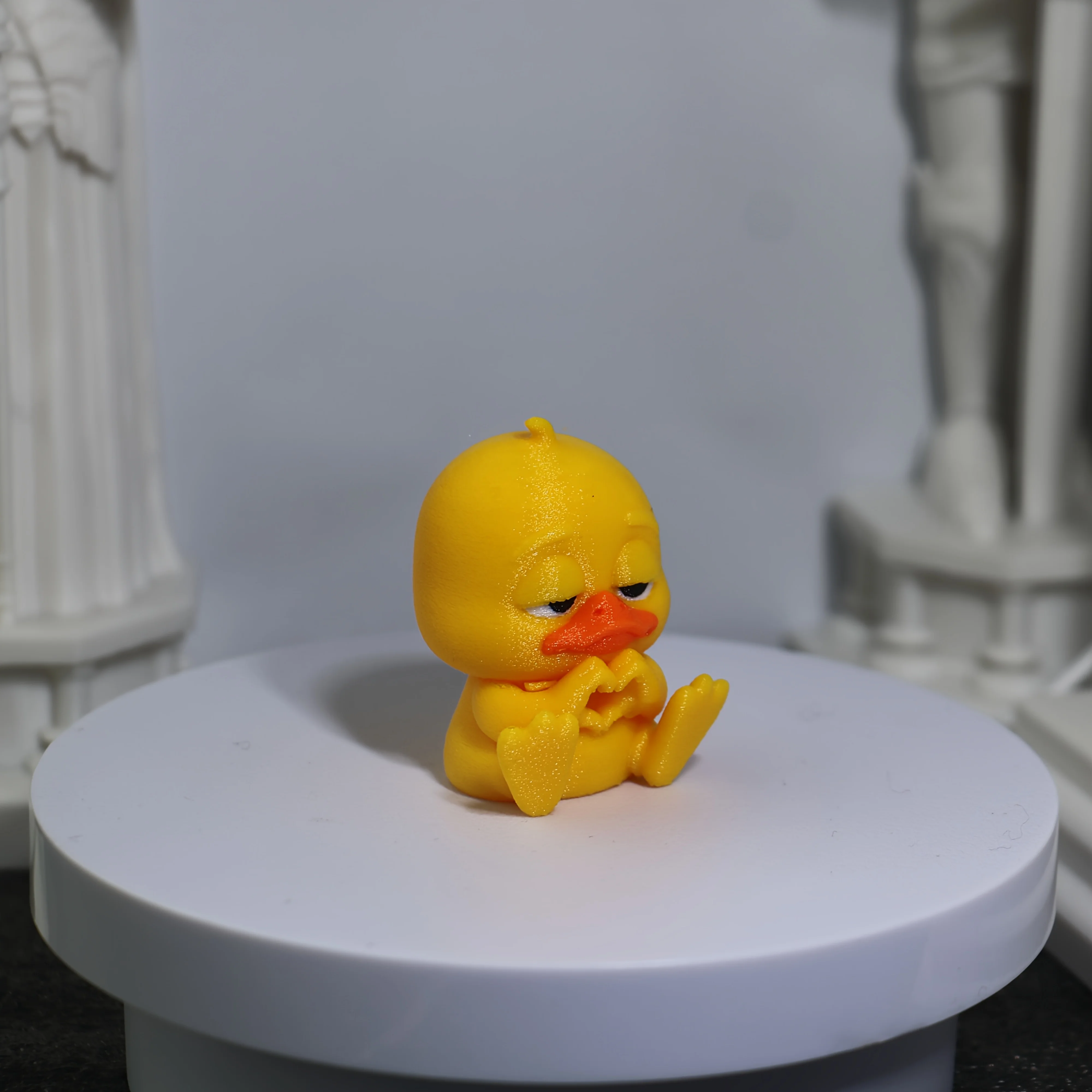 1 Stück Niedliche Herzförmige Enten-Auto-Deko - Entzückende Sitzende Entenfigur, Mehrfarbiger Druck für Armaturenbrett-Schreibtisch, Premium Geschenk für Partys – Detail 2