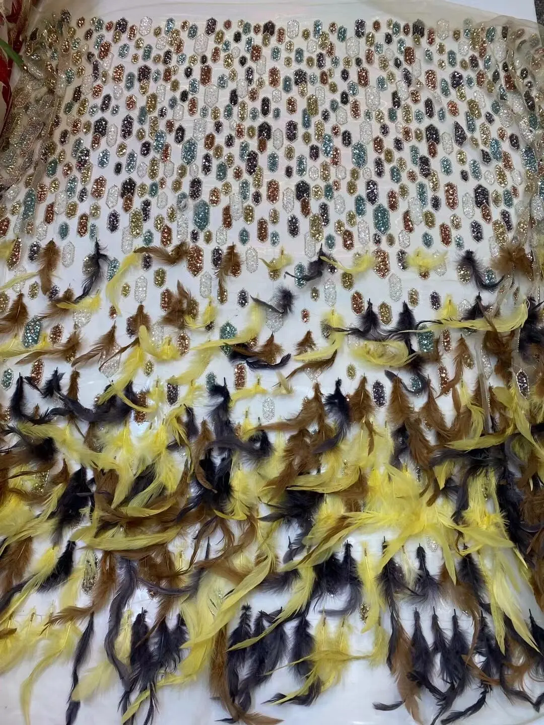 

Высококачественная искусственная ткань с блестками и вышивкой из перьев