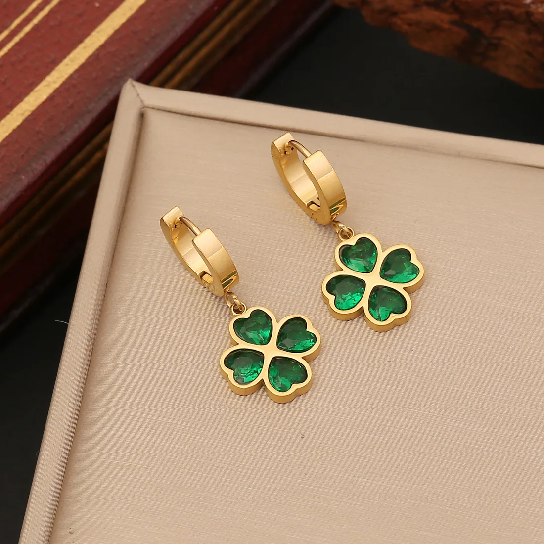 

Green Crystal Lucky Clover Charm Choker Fashion Jewelry Gold Stainless Steel Collar Necklace Set Women Girls Gift