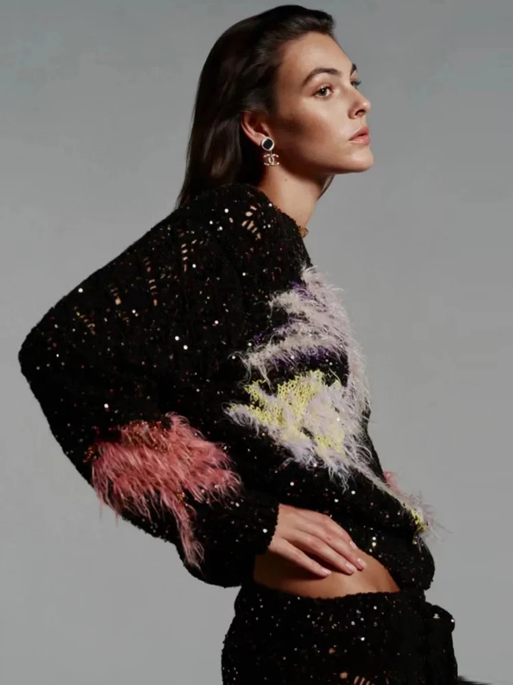 

Женский винтажный пуловер с перьями и брюки с высокой талией