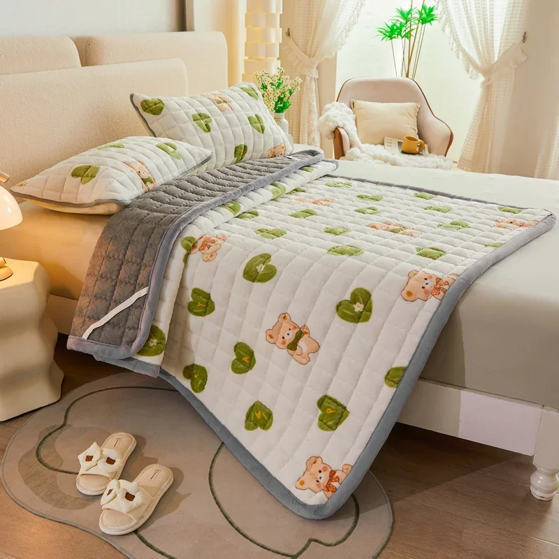 thumbnail image 1 of Colchón de cama plegable con bonitos dibujos animados para niños, colchoneta cálida y gruesa para el suelo, transpirable y agradable para la piel, cojín suave, 1 unidad, 1 of 5