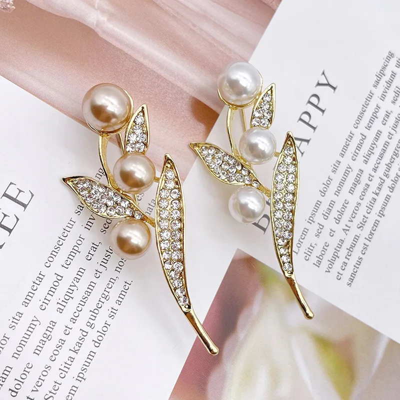 1pc Women's Gold-tone Faux Pearl Leaf Shaped Brooch Pin, Elegant