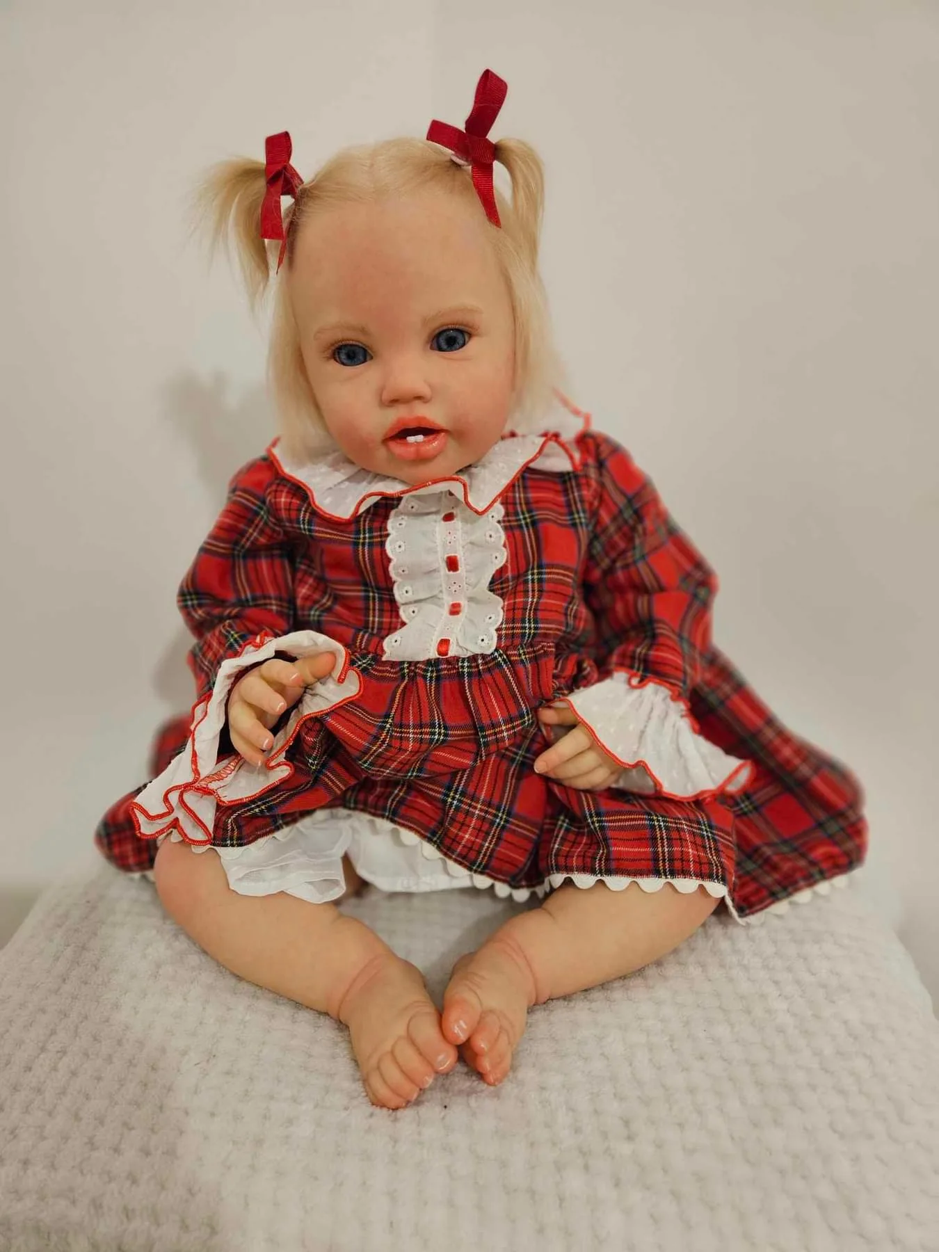 NPK-24Inch-Lottie-Awake-in-