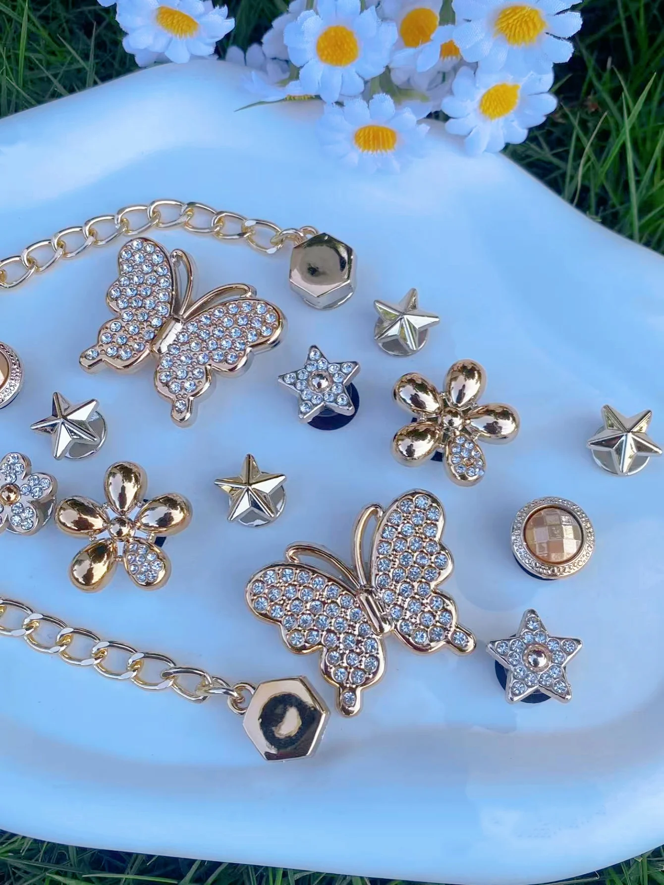 16 DIY-Schuhschnallendekorationen mit goldenen Ketten, Schmetterlingen, Blumen, Sternen usw. Multifunktionales Schuhclip-Zubehör für – Detail 8