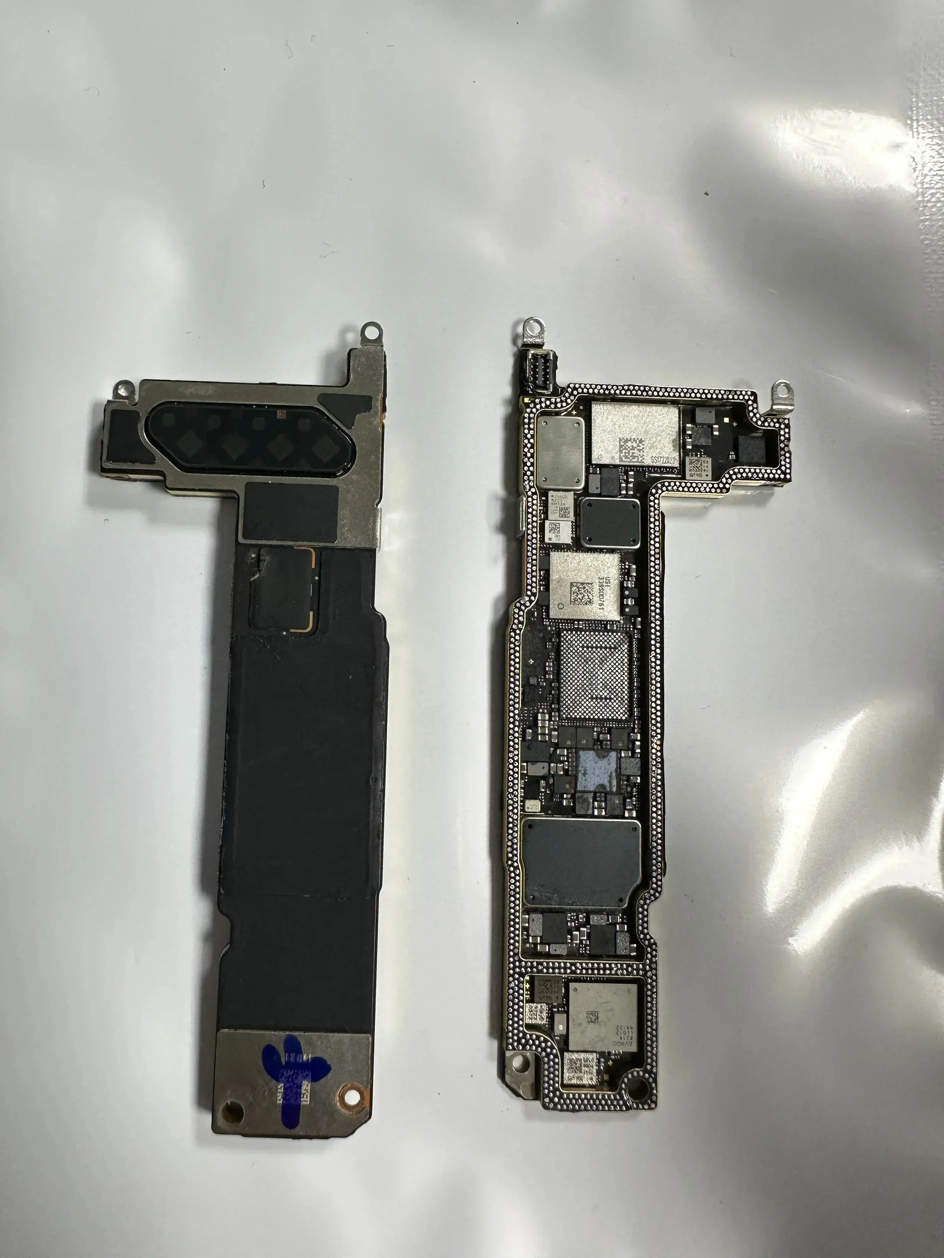 CNC カットマザーボード IPhone 13 全モデル 4G 5G ロジックボード研磨