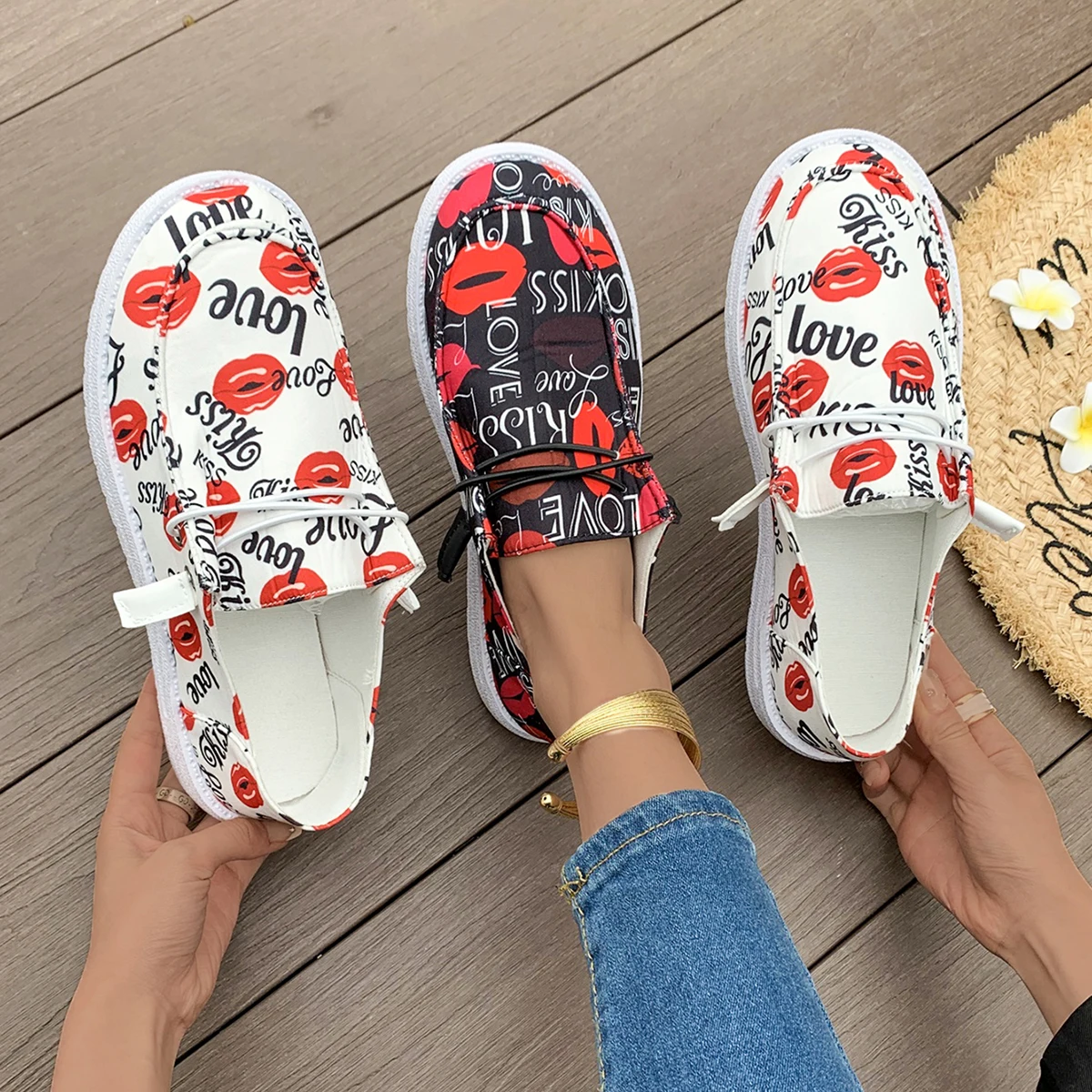 Рисунок 6 - Женские кроссовки без шнуровки