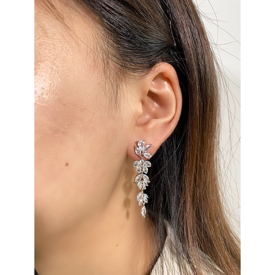 Set di gioielli da sposa a goccia impreziositi da cristalli Izzie