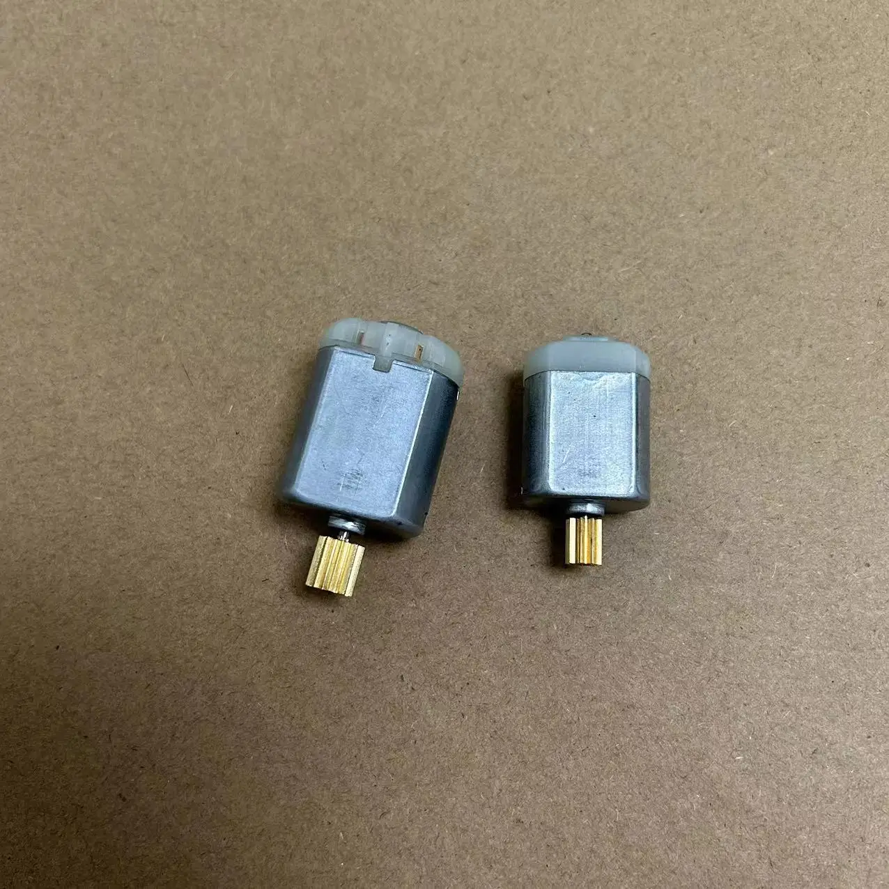 

Мотор для дверного замка Porsche CJT 2011 Cayenne Panamera 970