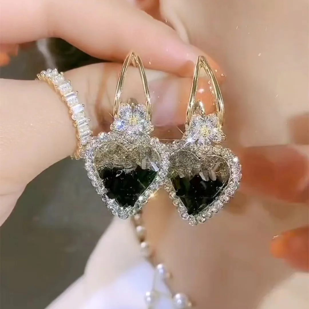 2023 New Vintage Shiny Black Crystal Love Heart Stud