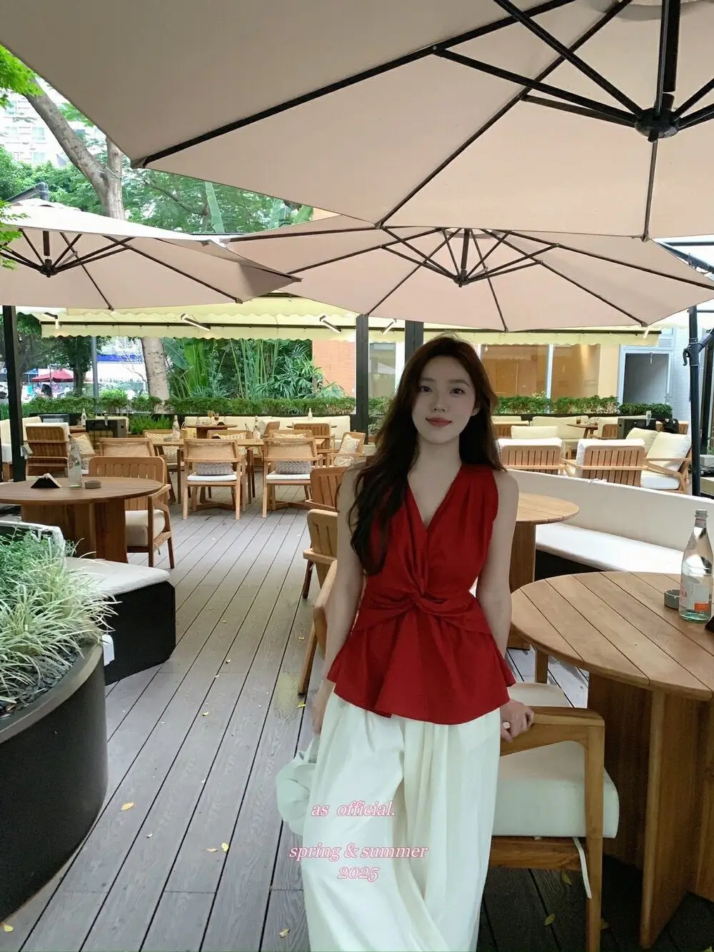 Designer Twist Knot V-neck Vest for Women 2025 Summer New Resort Style Niche Slim-fit Unique Sleeveless Top photo