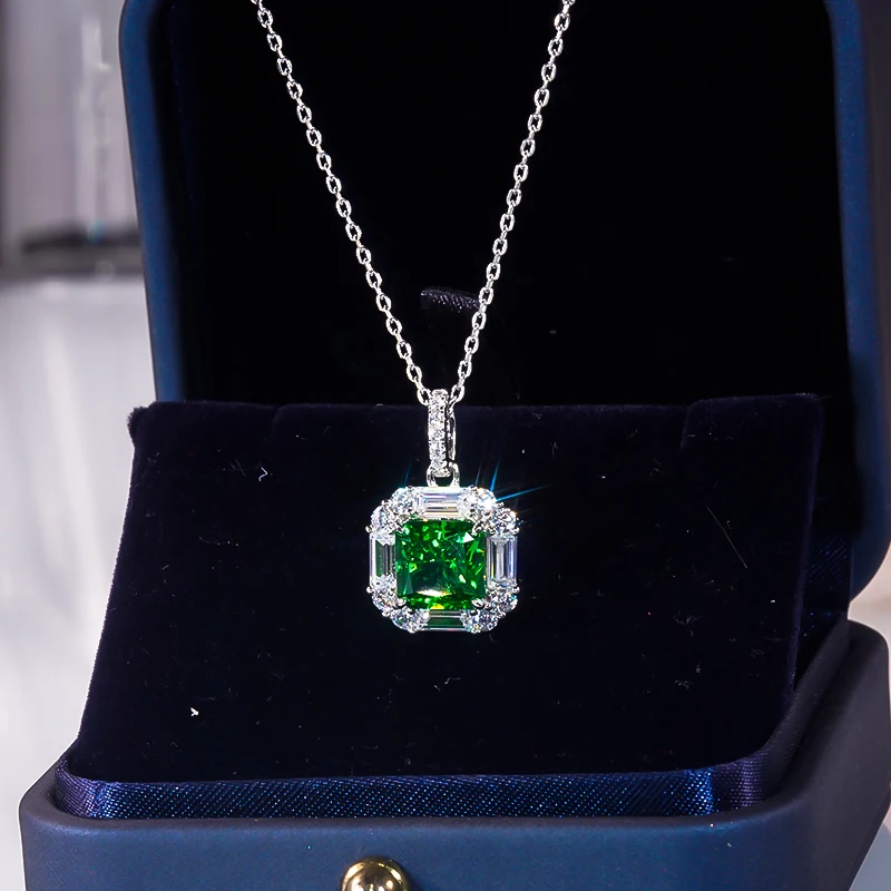 

Luxury Emerald 925 Sterling Silver Necklace For Women Inlaid With Cubic Zirconia Diamond Temperament Dinner Fine Jewelry Pendant
