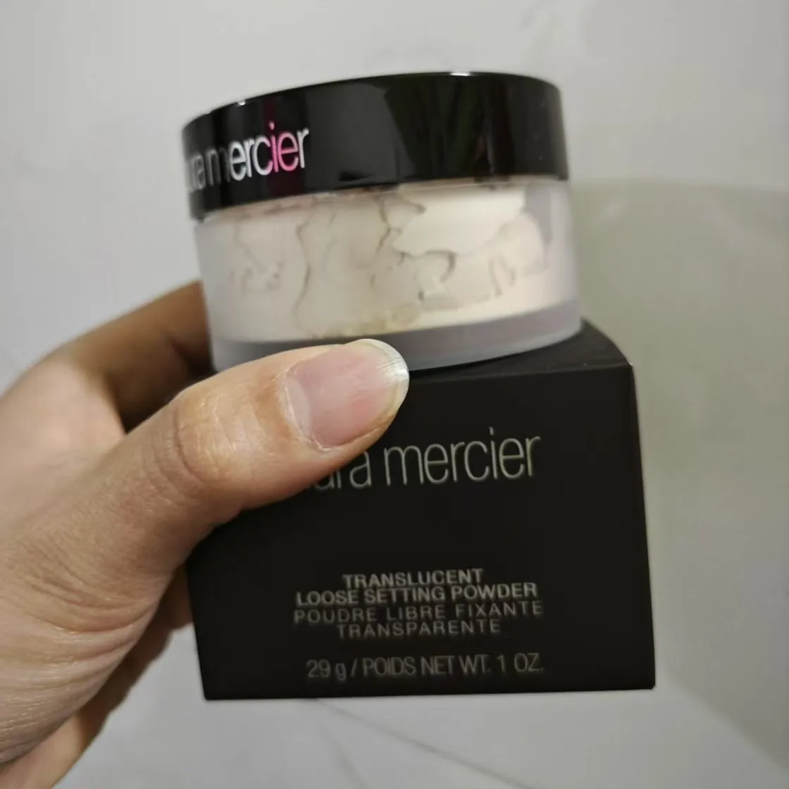 2025 Hot Loose Powder With Packaging Natural Soft Transparent Honey Powder Makeup Powder
