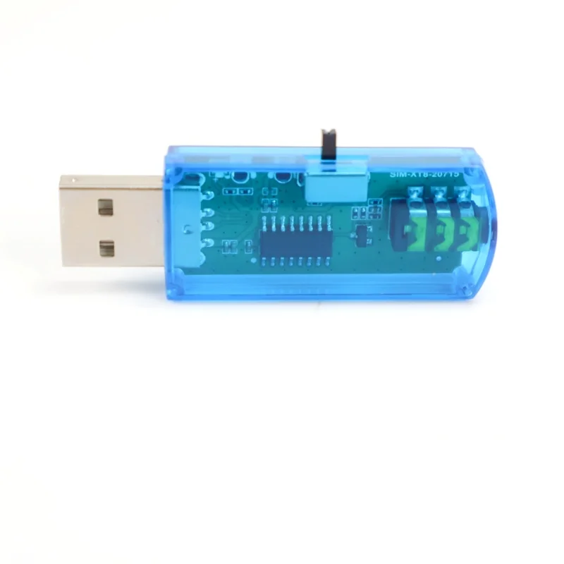 Vue rapprochée du simulateur de vol USB 8-en-1 et de son câble adaptateur pour émetteur RC