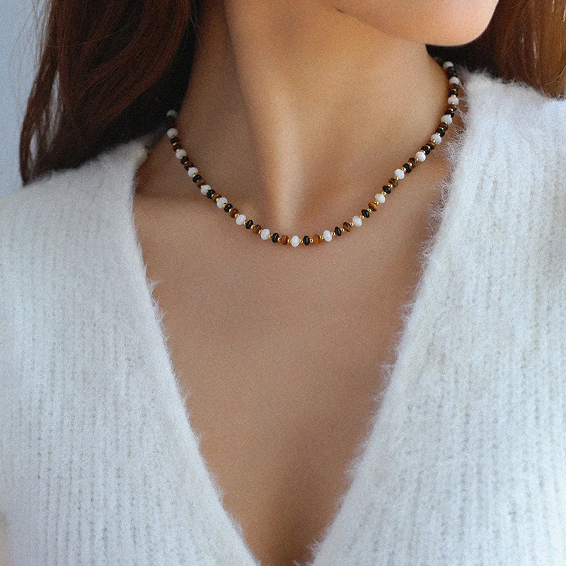 

Niche DIY Beaded Fashion Summer High-end Clavicle Chain Woman Black and White