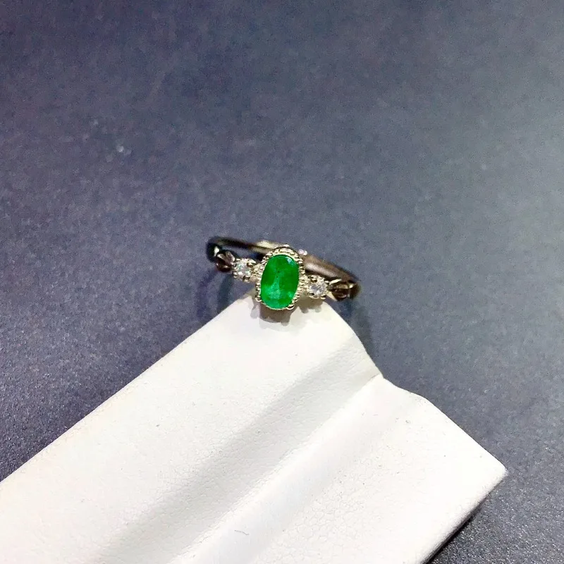 

Кольцо из серебра 925 пробы, 4 Х6 мм