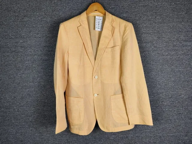Unleash your style revolution with this trendsetting men's suit jacket 6136