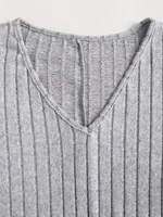 Elegant flared sleeve ribbed V-neck dress for plus-size women in European and American fashion - Image 4