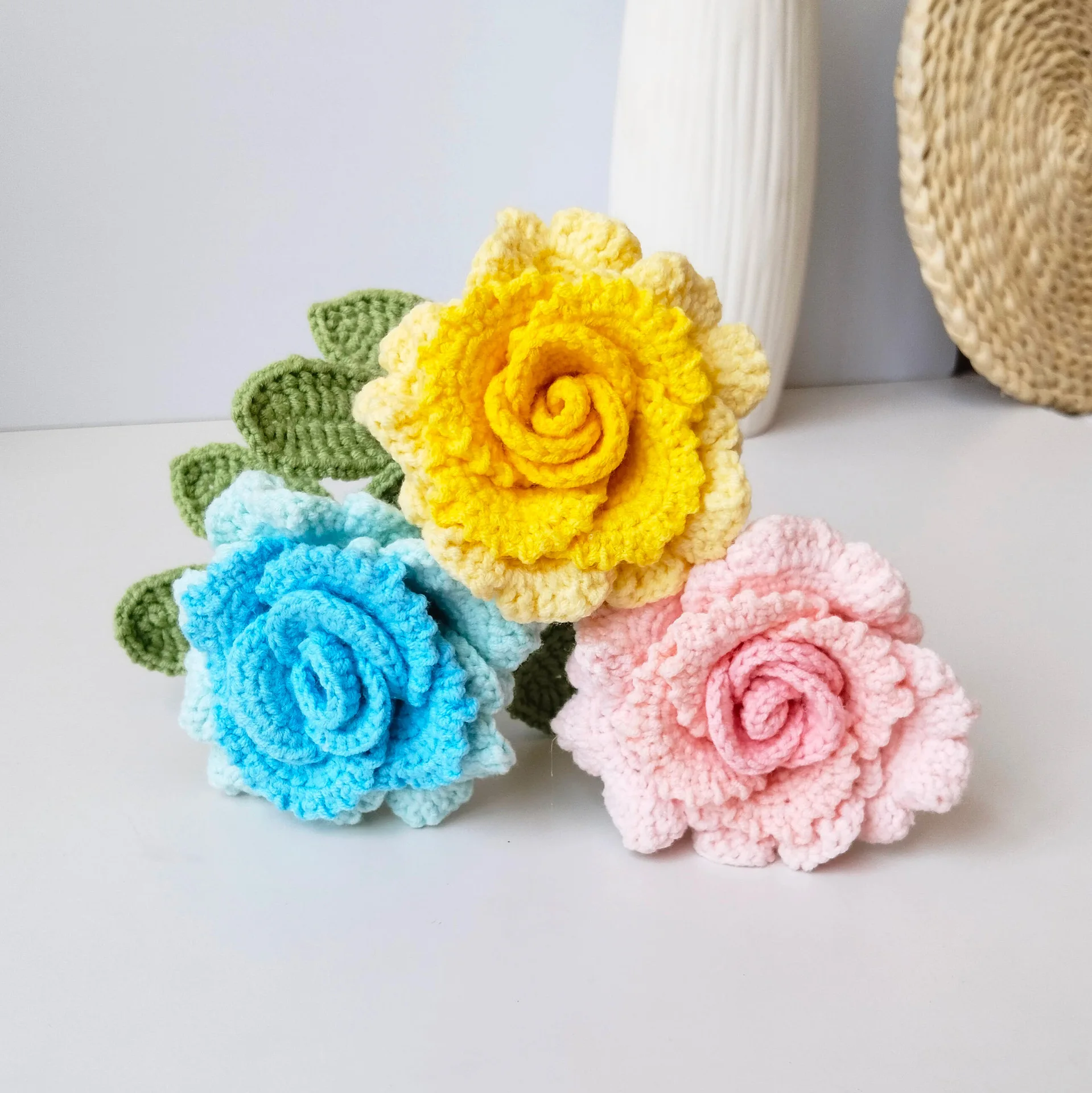 Romantische Handgewebte Rosenzweige Gehäkelter Rosenstrauß Kreative Künstliche Blumen Hochzeitsraum-Dekoration Geschenk